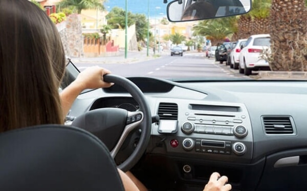 Kadınların Araç Kullanırken Dikkat Etmesi Gereken 15 Kural